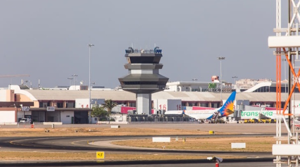 Avi&atilde;o da Jet2.com declara emerg&ecirc;ncia e aterra em seguran&ccedil;a em Faro