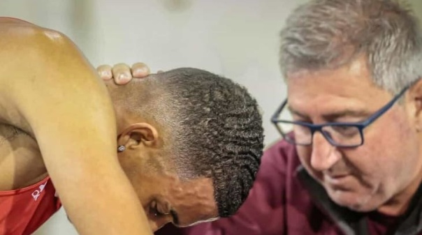 Etson Barros est&aacute; em coma induzido com progn&oacute;stico "reservado" 