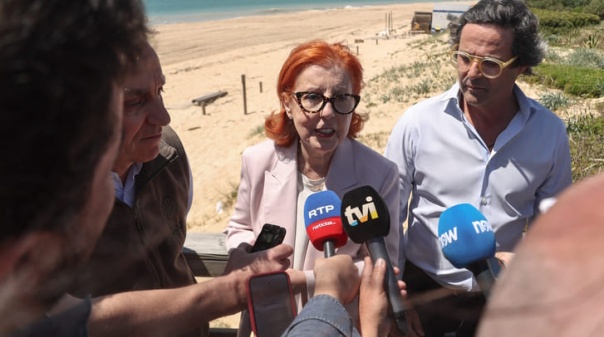 Reposi&ccedil;&atilde;o de areia em praias de Loul&eacute; pode terminar em meados de maio 