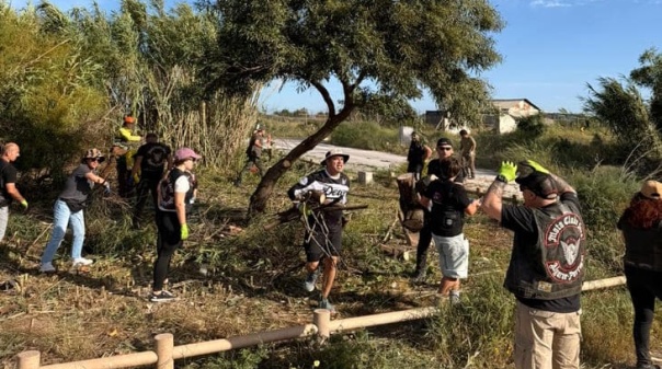 Moto Clube de Faro juntou volunt&aacute;rios para a&ccedil;&atilde;o de limpeza na Ria Formosa 
