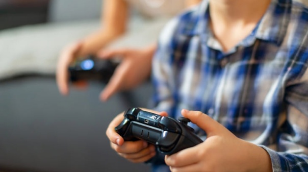 Portim&atilde;o debate riscos do &ldquo;brincar digital&rdquo; 