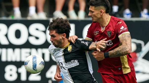 II Liga: Acad&eacute;mico de Viseu empata frente a Farense reduzido a 10 na segunda parte