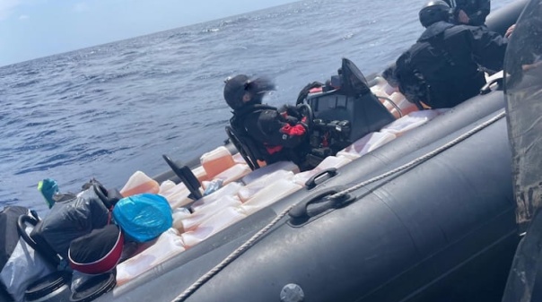 Intercetada lancha suspeita de narcotr&aacute;fico ao largo do Algarve com tr&ecirc;s detidos