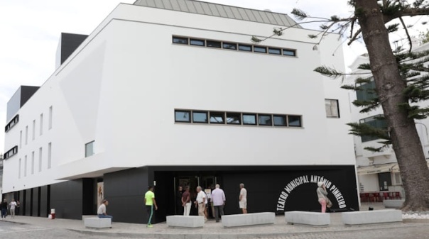 Teatro Ant&oacute;nio Pinheiro convida comunidade a conhecer os bastidores da cena