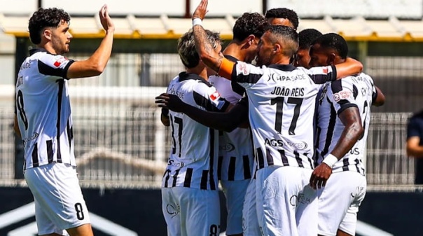 II Liga: Jo&atilde;o Casimiro d&aacute; triunfo nos descontos e Portimonense &lsquo;respira&rsquo;