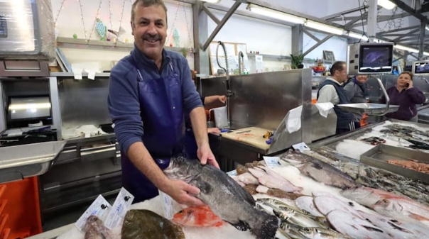 &ldquo;Brasa Doirada&rdquo; s&atilde;o convite para noite no Mercado de Portim&atilde;o