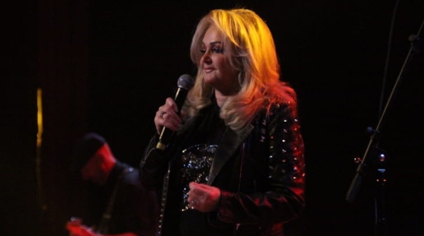 Estado de sa&uacute;de da cantora Bonnie Tyler piora nas &uacute;ltimas horas e est&aacute; em coma induzido