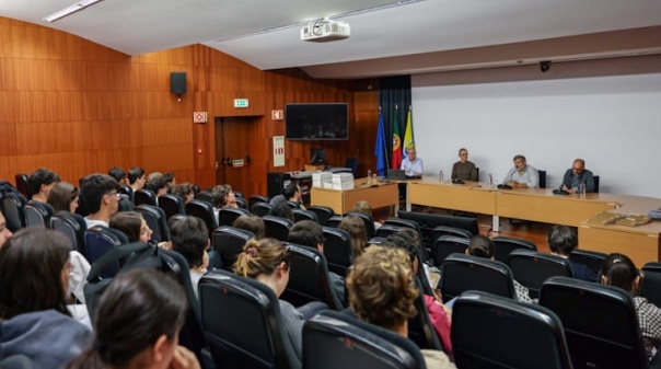 Estudantes da Universidade de &Eacute;vora recebidos em Lagos para reflex&atilde;o sobre ordenamento do territ&oacute;rio