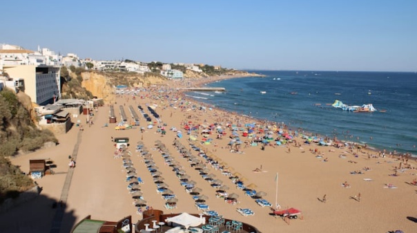 Albufeira inicia &eacute;poca balnear apesar da falta recorrente de nadadores-salvadores