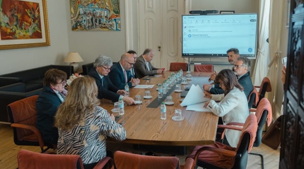 Autarca de Faro reuniu com Miguel Pinto Luz sobre gest&atilde;o do Porto Comercial e novas solu&ccedil;&otilde;es de acesso &agrave; A22
