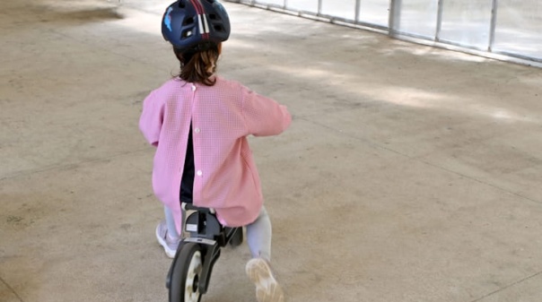 Alunos do pr&eacute;-escolar em Boliqueime aprendem a andar de bicicleta 