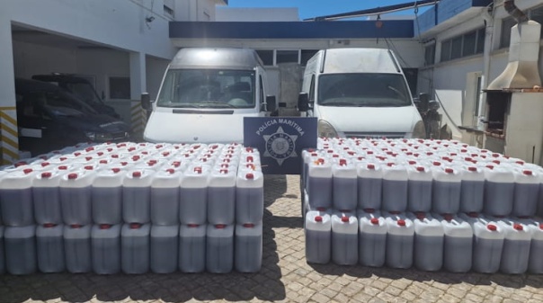 Pol&iacute;cia Mar&iacute;tima apreende 311 jerricans de combust&iacute;vel em Olh&atilde;o