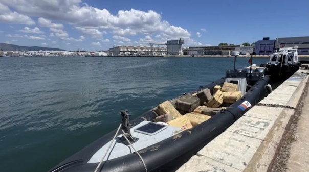 GNR apreende cerca de quatro toneladas de haxixe e tr&ecirc;s embarca&ccedil;&otilde;es na ilha Deserta