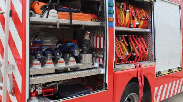 Inc&ecirc;ndio em veleiro na doca seca em Faro sem causar v&iacute;timas