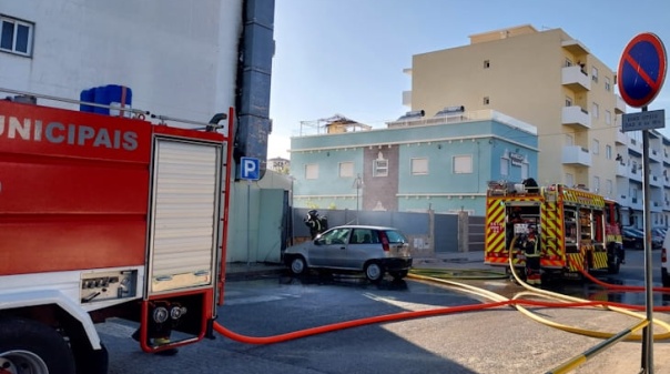 Inc&ecirc;ndio em churrasqueira mobilizou bombeiros para o centro de Olh&atilde;o
