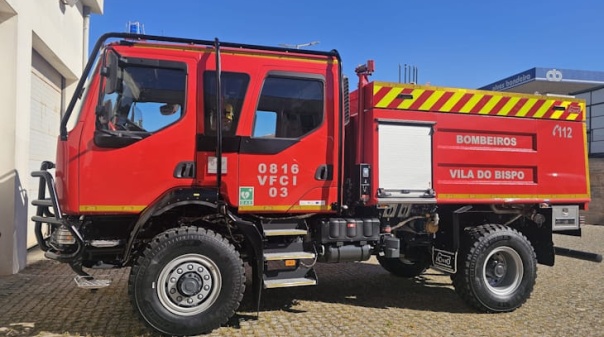 Bombeiros de Vila do Bispo recebem primeiro ve&iacute;culo adquirido ao abrigo do Algarve 2030