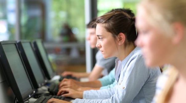 Plataforma da Universidade do Algarve lan&ccedil;a funcionalidade que prepara alunos para provas digitais