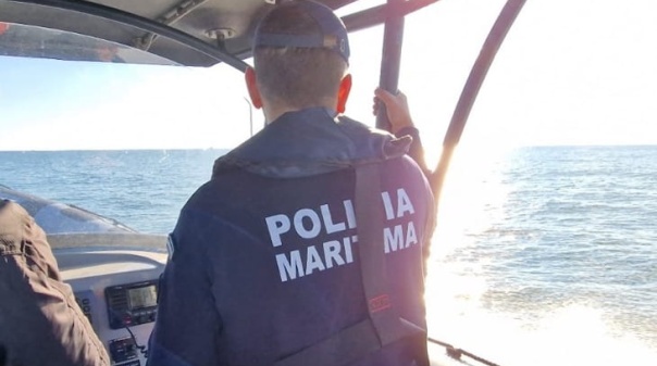 Pol&iacute;cia Mar&iacute;tima apreende 124 bid&otilde;es de combust&iacute;vel &agrave; deriva no mar a sul de Albufeira