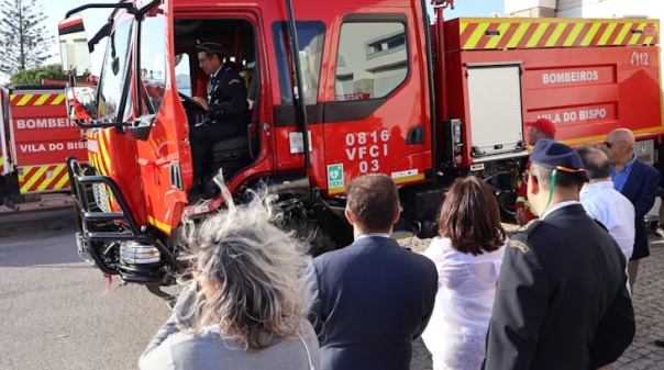 C&acirc;mara de Vila do Bispo entregou primeira viatura aos Bombeiros no &acirc;mbito do Algarve 2030