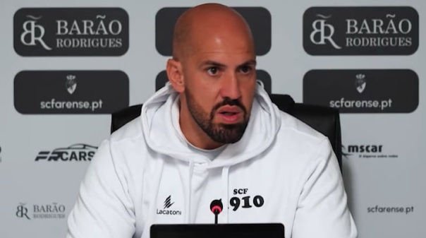 Jos&eacute; Faria continua no comando t&eacute;cnico do Farense por mais uma temporada