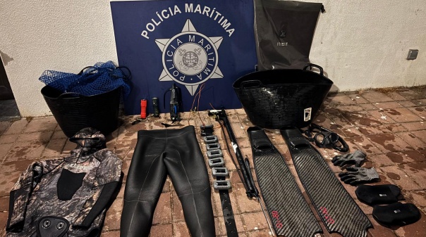 Pol&iacute;cia Mar&iacute;tima interceta praticante de pesca submarina e apreende pescado e marisco