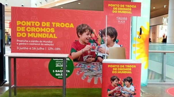 Tavira Plaza cria espa&ccedil;o para a troca de cromos do Mundial de 2026