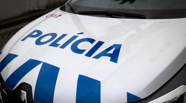 PSP det&eacute;m oito suspeitos por furtos e recupera tr&ecirc;s viaturas no Algarve 