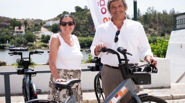 Bicicletas el&eacute;tricas partilhadas convidam a descobrir Alcoutim de forma sustent&aacute;vel