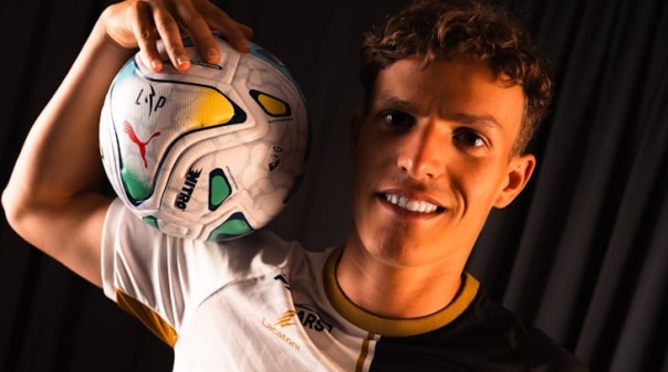 Avan&ccedil;ado Jo&atilde;o Resende &eacute; o terceiro refor&ccedil;o do Farense para 2026/27