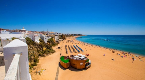C&acirc;mara de Albufeira vai intensificar fiscaliza&ccedil;&atilde;o de c&oacute;digo de comportamentos
