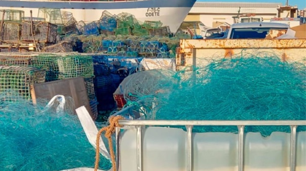 Mais de 8 toneladas de redes de pesca recolhidas nos portos de Olh&atilde;o e Quarteira