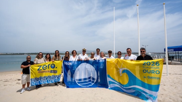 Praias do concelho de Olh&atilde;o hastearam bandeiras de qualidade e acessibilidade