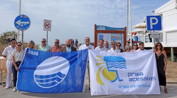 Bandeira Azul hasteada nas praias de Portim&atilde;o pelo 39&ordm; ano consecutivo 