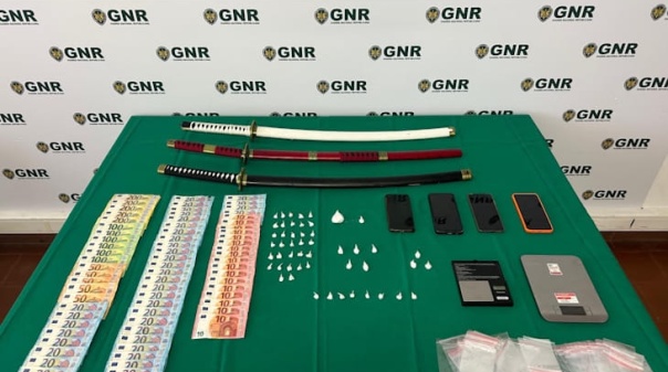 Homem e mulher detidos em Albufeira na sequ&ecirc;ncia de opera&ccedil;&atilde;o rodovi&aacute;ria da GNR 