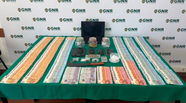 Homem e mulher detidos por tr&aacute;fico de droga em Albufeira
