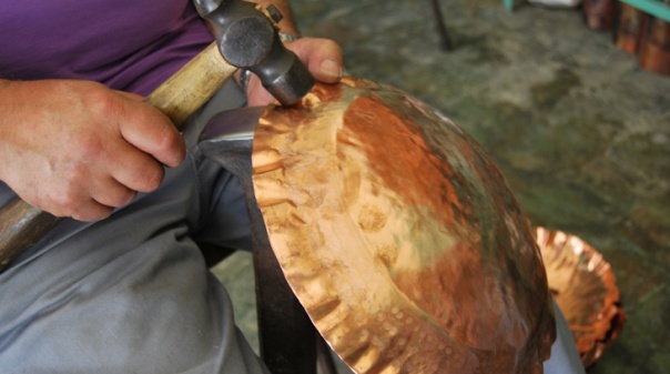 Se gosta de artes tradicionais, inscreva-se no curso de Caldeiraria Artesanal em Loul&eacute;