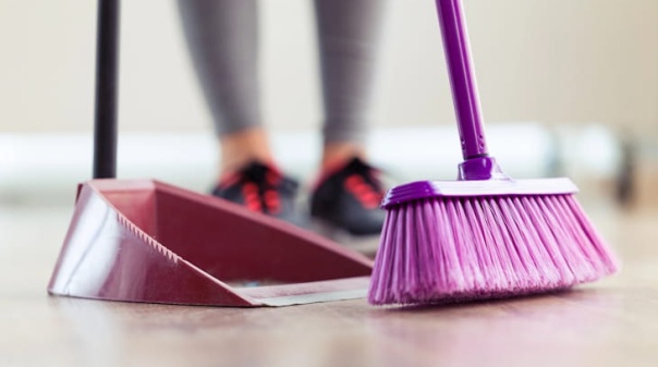 J&aacute; varreu a casa hoje? Conhe&ccedil;a os benef&iacute;cios para a sa&uacute;de mental
