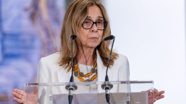 Ministra da Sa&uacute;de rejeita que haja falta de macas no Algarve