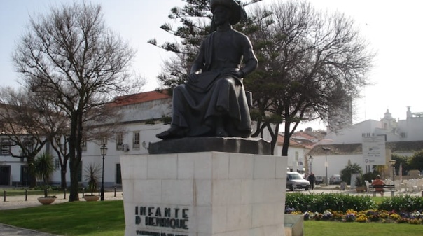 Nova edi&ccedil;&atilde;o da Hist&oacute;ria National Geographic dedicada ao Infante D. Henrique apresentada em Lagos