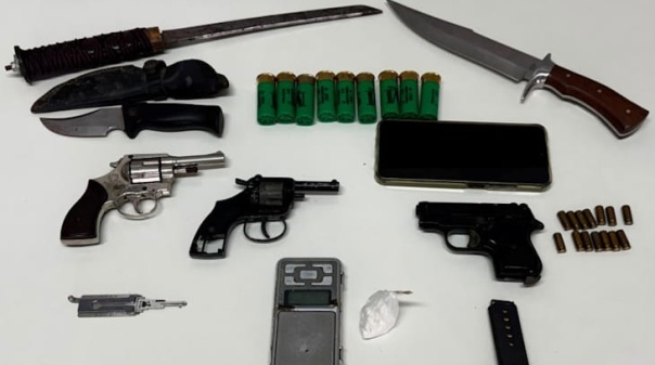 Homem detido em Monte Gordo por tr&aacute;fico de estupefacientes e posse de armas