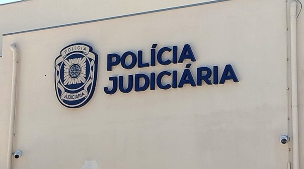 PJ det&eacute;m sete homens de grupo suspeito de lesar empresas e entidades financeiras em 1,6ME