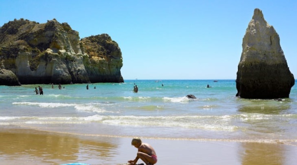 Primeiro semestre confirma crescimento do turismo no Algarve em h&oacute;spedes, dormidas e receitas