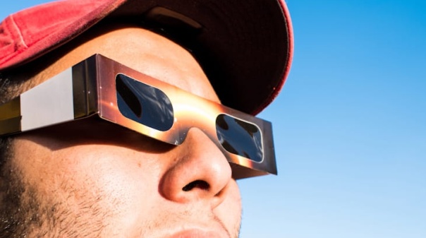 Recomenda&ccedil;&otilde;es para uma observa&ccedil;&atilde;o segura do eclipse solar