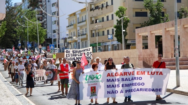 Centenas de trabalhadores manifestaram-se em Faro por melhores condi&ccedil;&otilde;es de trabalho 