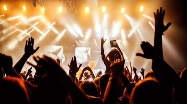 Dj&rsquo;s Paplu e Davilla celebram Dia Internacional da Juventude em Tavira 