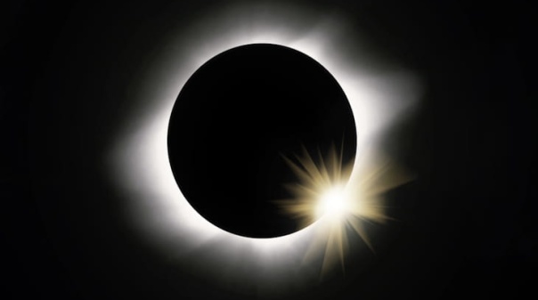 Portugal testemunha hoje pela primeira vez desde 1912 um eclipse total do Sol