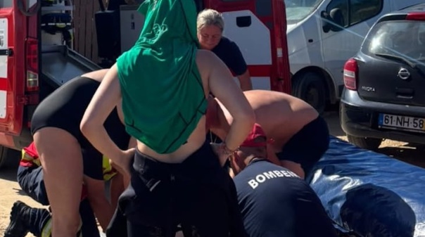 Jovem surfista atingido por prancha na cabe&ccedil;a em praia de Aljezur