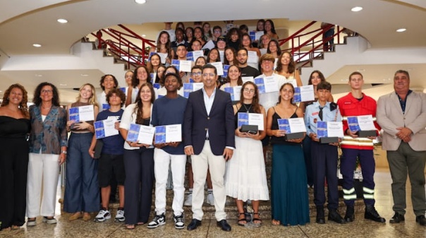 C&acirc;mara de Albufeira distinguiu 56 jovens do concelho