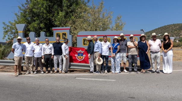 Inaugurada escultura que evoca a chegada do primeiro comboio a Loul&eacute;
