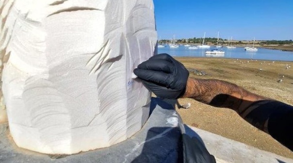 Munic&iacute;pio de Portim&atilde;o interv&eacute;m na escultura &laquo;Ao Pescador&raquo;, de Jo&atilde;o Cutileiro